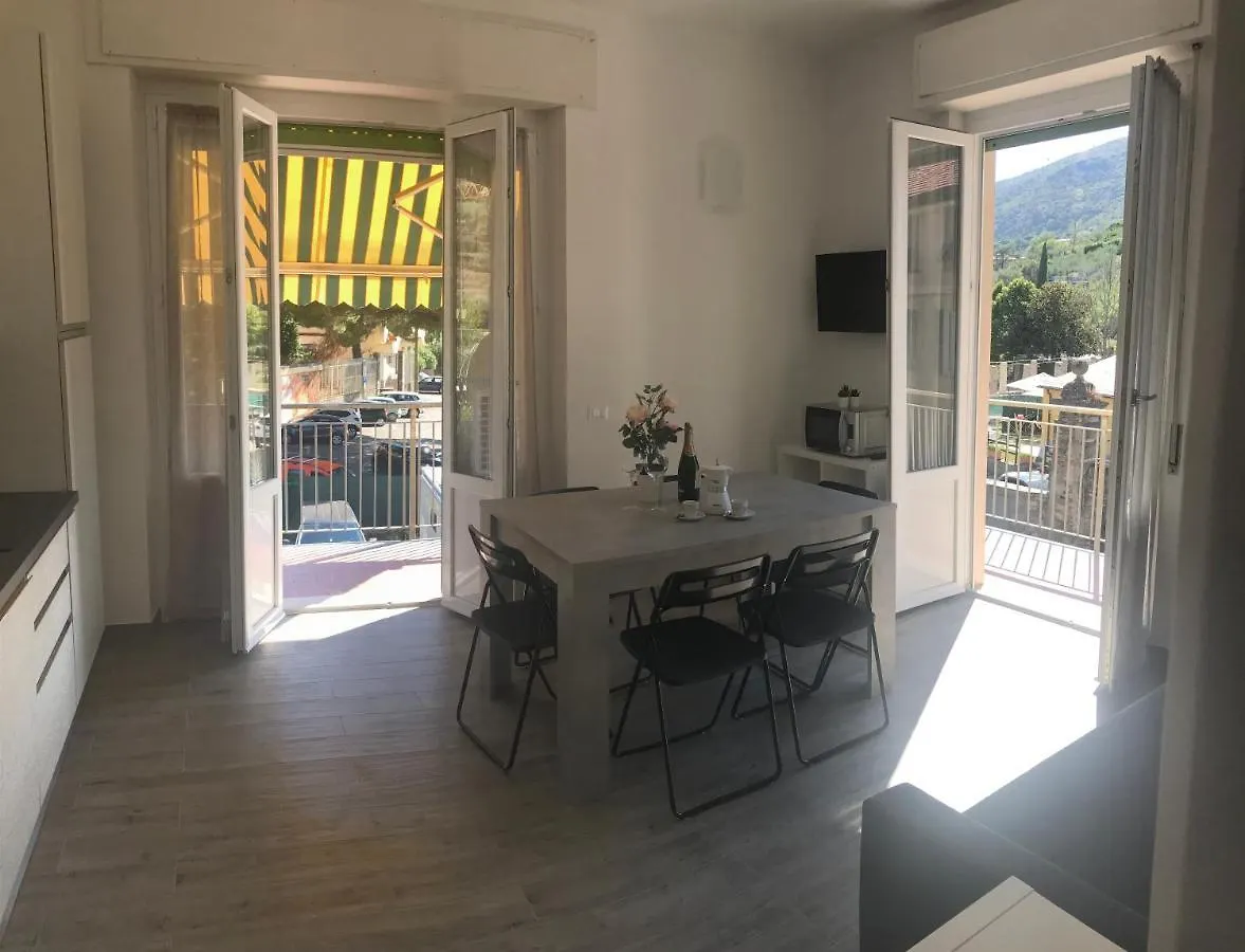 HOST IN LEVANTO - Maestrale con biciclette Appartamento
