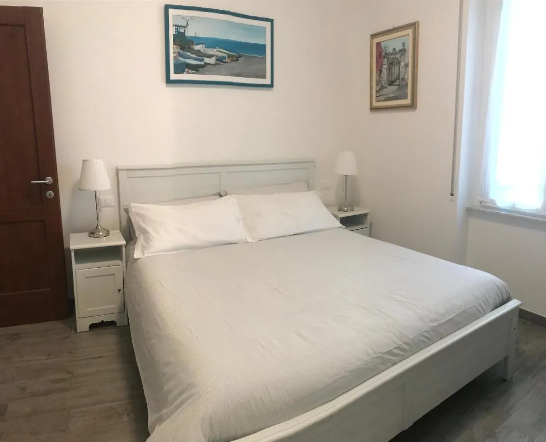 HOST IN LEVANTO - Maestrale con biciclette 0*,
